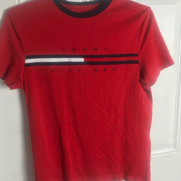 Tommy Hilfiger Red T-Shirt. - Picture 4 of 6